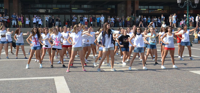 One Direction Venezia video Flash Mob