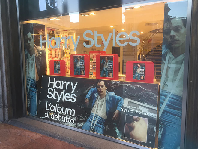 VETRINA HARRY STYLE MONDADORI