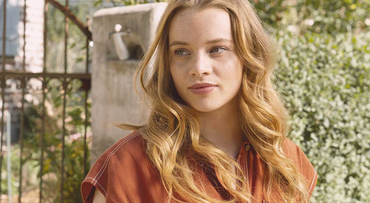 Luna Wedler è Jessica nel film Vicino all'Orizzonte