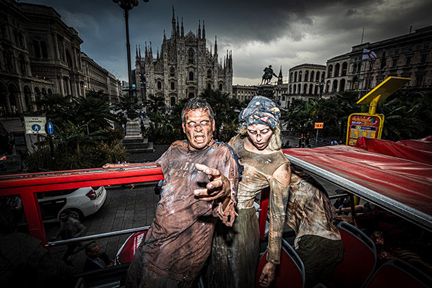 The Walking Dead bus Milano Duomo