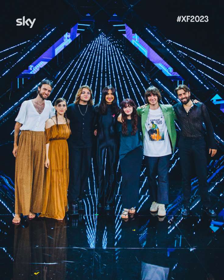 Ambra e la squadra in primo piano