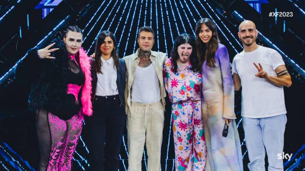 Fedez e squadra in primo piano